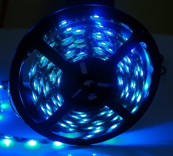 1m ~ 10m IP65 LED Strips RGB gegen Spritzwasser für Innen und Außen Komplettset